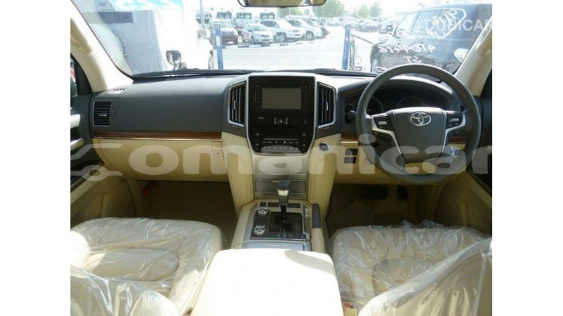 Big with watermark toyota land cruiser dhufar import dubai 3230