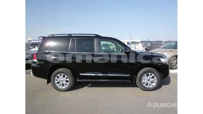 Big with watermark toyota land cruiser dhufar import dubai 3230