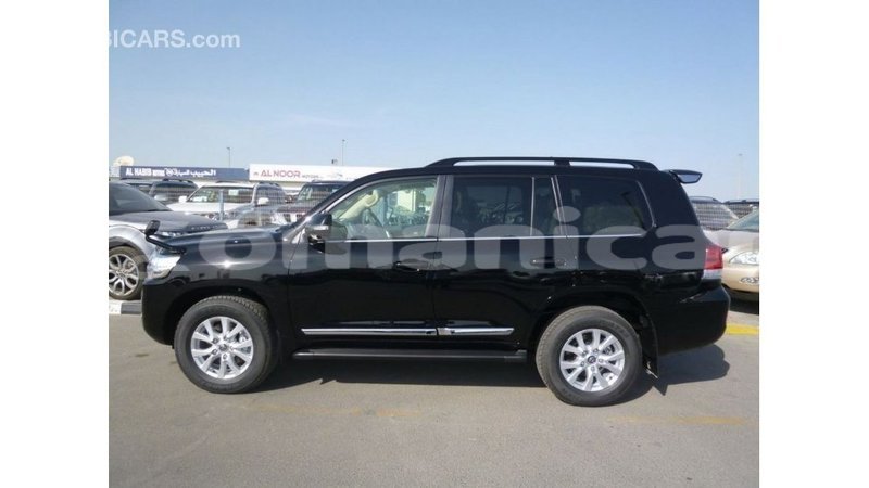 Big with watermark toyota land cruiser dhufar import dubai 3230