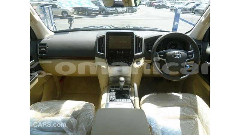 Big with watermark toyota land cruiser dhufar import dubai 3231