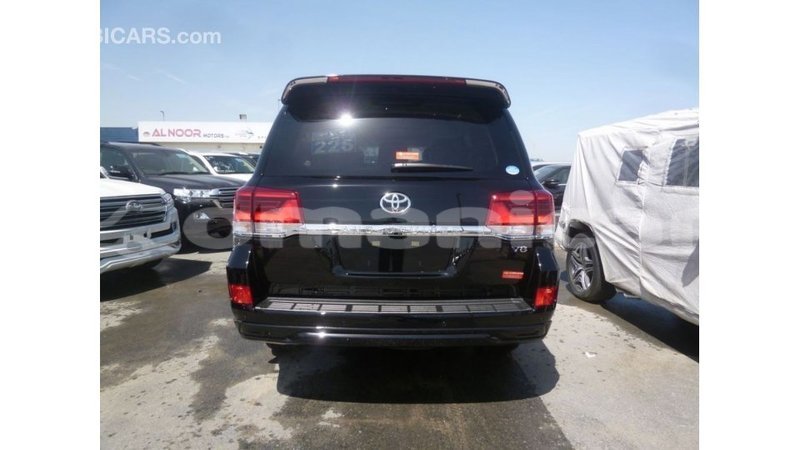 Big with watermark toyota land cruiser dhufar import dubai 3231