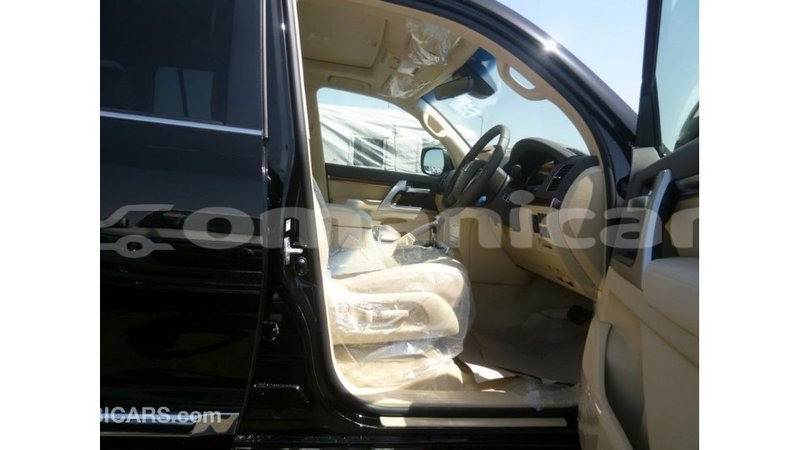 Big with watermark toyota land cruiser dhufar import dubai 3231