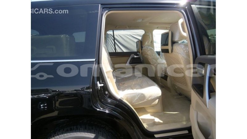 Big with watermark toyota land cruiser dhufar import dubai 3231