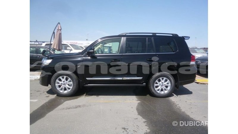 Big with watermark toyota land cruiser dhufar import dubai 3231