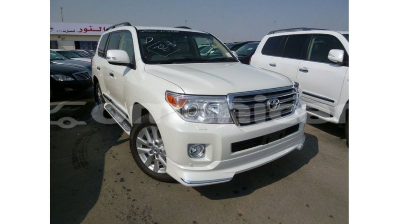 Big with watermark toyota land cruiser dhufar import dubai 3232