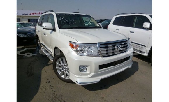 Buy Import Toyota Land Cruiser White Car in Import - Dubai in Dhufar Buy Import Toyota Land Cruiser White Car in Import - Dubai in Dhufar
