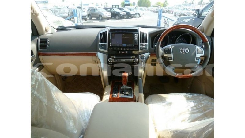 Big with watermark toyota land cruiser dhufar import dubai 3232