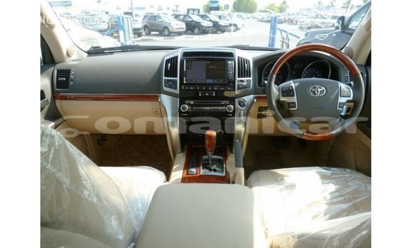 Buy Import Toyota Land Cruiser White Car in Import - Dubai in Dhufar Buy Import Toyota Land Cruiser White Car in Import - Dubai in Dhufar