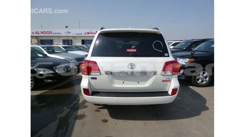 Big with watermark toyota land cruiser dhufar import dubai 3232