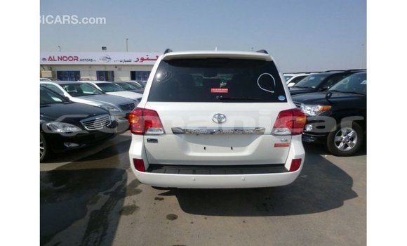 Buy Import Toyota Land Cruiser White Car in Import - Dubai in Dhufar Buy Import Toyota Land Cruiser White Car in Import - Dubai in Dhufar