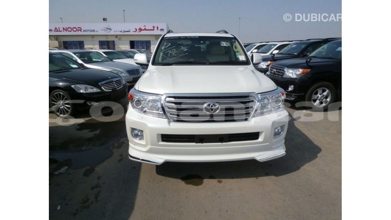 Big with watermark toyota land cruiser dhufar import dubai 3232