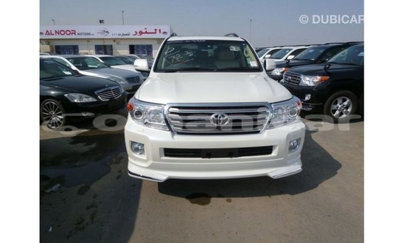 Buy Import Toyota Land Cruiser White Car in Import - Dubai in Dhufar Buy Import Toyota Land Cruiser White Car in Import - Dubai in Dhufar