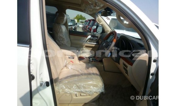 Buy Import Toyota Land Cruiser White Car in Import - Dubai in Dhufar Buy Import Toyota Land Cruiser White Car in Import - Dubai in Dhufar