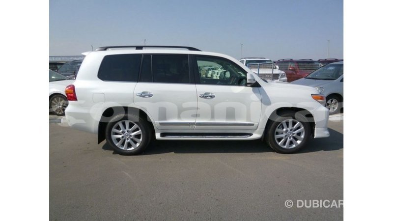Big with watermark toyota land cruiser dhufar import dubai 3232