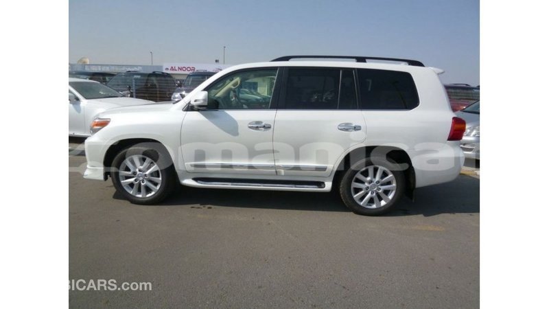 Big with watermark toyota land cruiser dhufar import dubai 3232