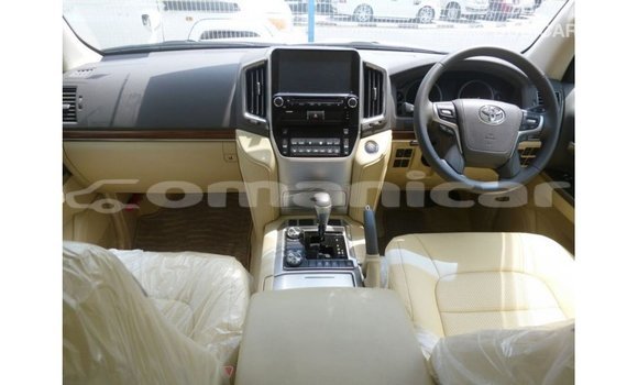 Buy Import Toyota Land Cruiser White Car in Import - Dubai in Dhufar Buy Import Toyota Land Cruiser White Car in Import - Dubai in Dhufar