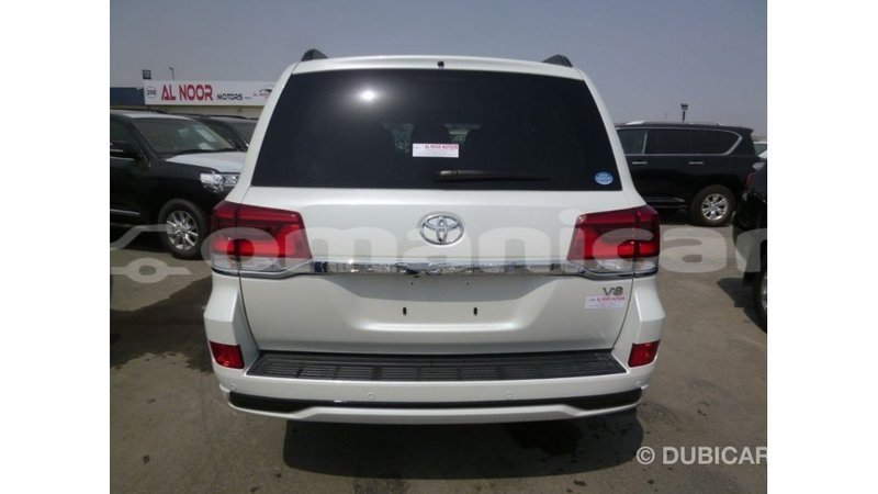 Big with watermark toyota land cruiser dhufar import dubai 3237