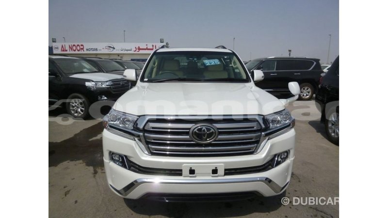 Big with watermark toyota land cruiser dhufar import dubai 3237