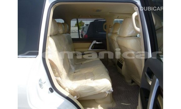 Buy Import Toyota Land Cruiser White Car in Import - Dubai in Dhufar Buy Import Toyota Land Cruiser White Car in Import - Dubai in Dhufar