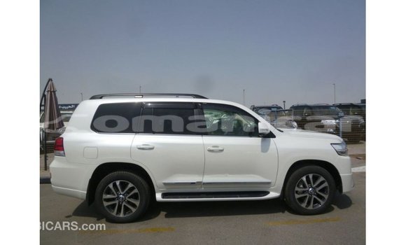 Buy Import Toyota Land Cruiser White Car in Import - Dubai in Dhufar Buy Import Toyota Land Cruiser White Car in Import - Dubai in Dhufar