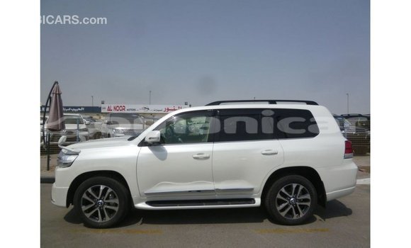 Buy Import Toyota Land Cruiser White Car in Import - Dubai in Dhufar Buy Import Toyota Land Cruiser White Car in Import - Dubai in Dhufar