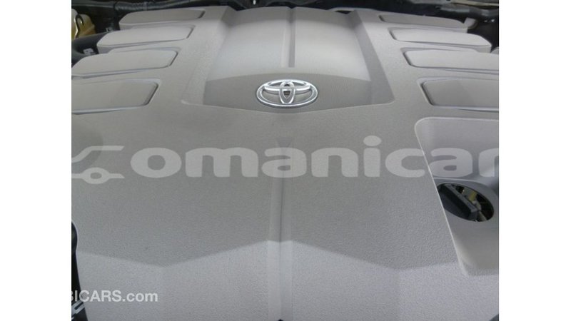 Big with watermark toyota land cruiser dhufar import dubai 3237