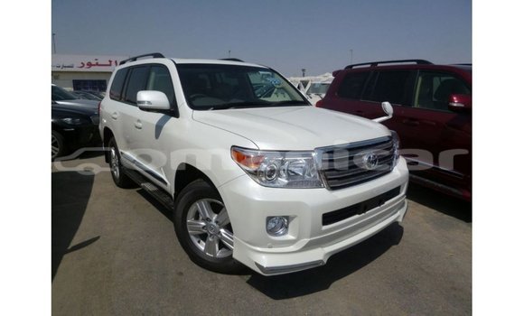 Buy Import Toyota Land Cruiser White Car in Import - Dubai in Dhufar Buy Import Toyota Land Cruiser White Car in Import - Dubai in Dhufar