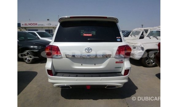 Buy Import Toyota Land Cruiser White Car in Import - Dubai in Dhufar Buy Import Toyota Land Cruiser White Car in Import - Dubai in Dhufar