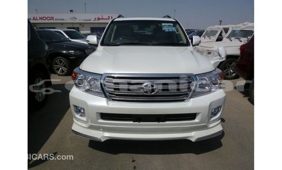 Buy Import Toyota Land Cruiser White Car in Import - Dubai in Dhufar Buy Import Toyota Land Cruiser White Car in Import - Dubai in Dhufar