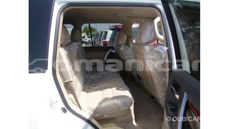 Big with watermark toyota land cruiser dhufar import dubai 3239
