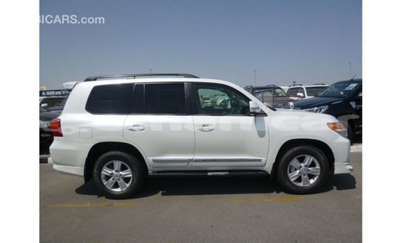 Buy Import Toyota Land Cruiser White Car in Import - Dubai in Dhufar Buy Import Toyota Land Cruiser White Car in Import - Dubai in Dhufar