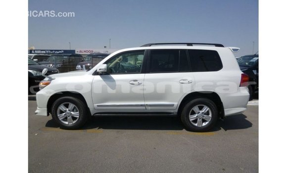 Buy Import Toyota Land Cruiser White Car in Import - Dubai in Dhufar Buy Import Toyota Land Cruiser White Car in Import - Dubai in Dhufar