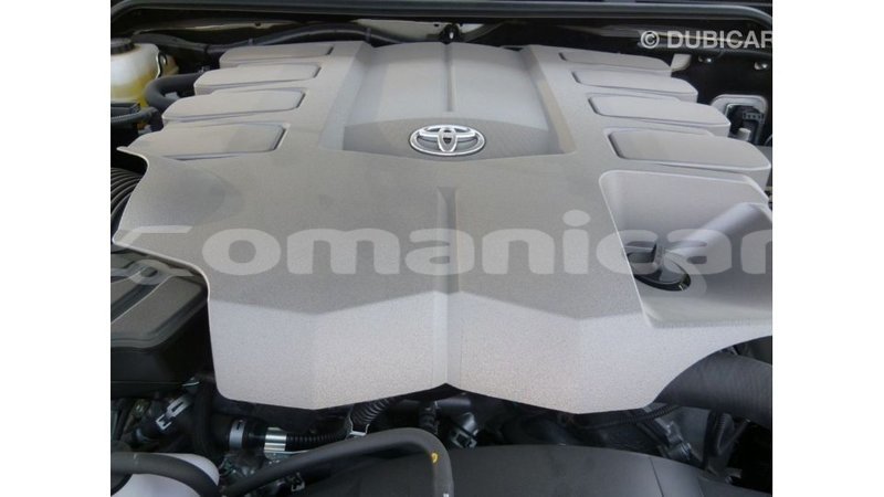 Big with watermark toyota land cruiser dhufar import dubai 3239