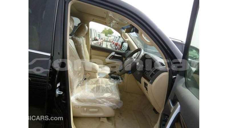 Big with watermark toyota land cruiser dhufar import dubai 3241