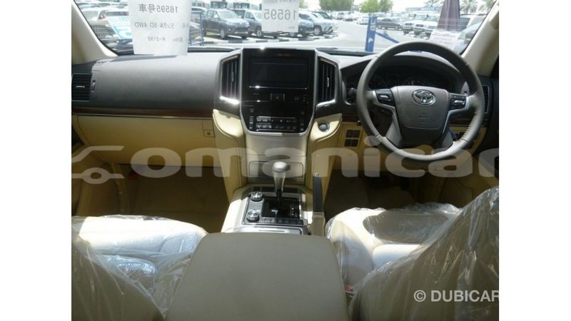 Big with watermark toyota land cruiser dhufar import dubai 3242