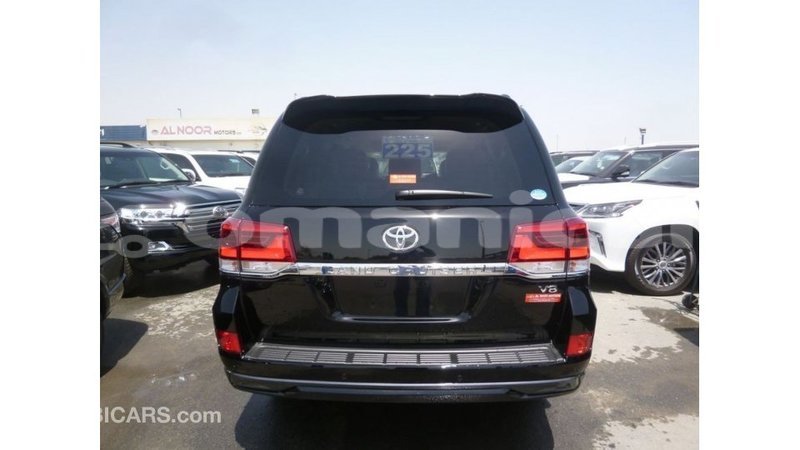 Big with watermark toyota land cruiser dhufar import dubai 3242