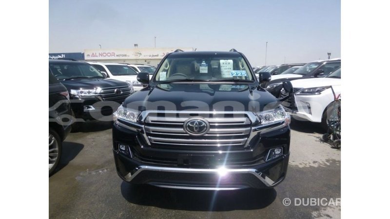 Big with watermark toyota land cruiser dhufar import dubai 3242