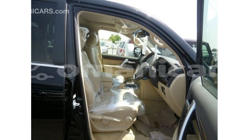 Big with watermark toyota land cruiser dhufar import dubai 3242