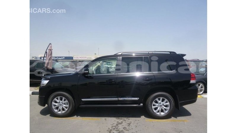 Big with watermark toyota land cruiser dhufar import dubai 3242