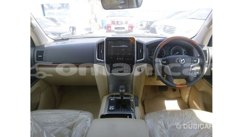 Big with watermark toyota land cruiser dhufar import dubai 3243