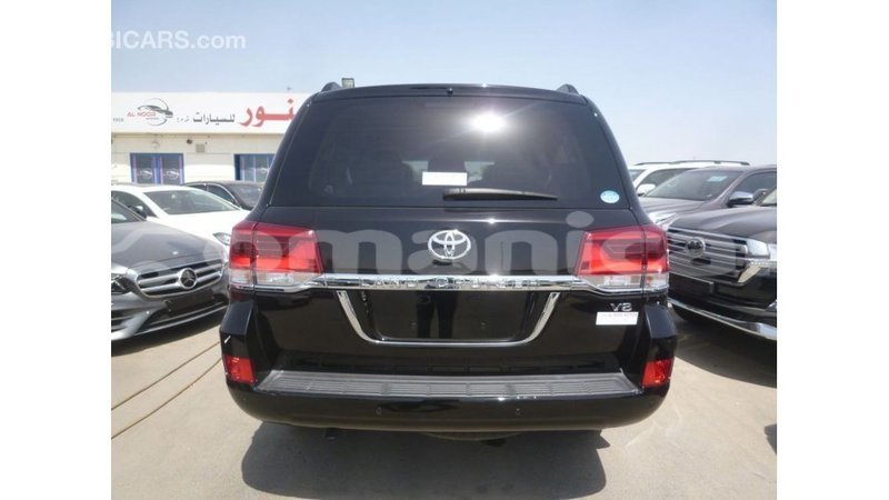 Big with watermark toyota land cruiser dhufar import dubai 3243