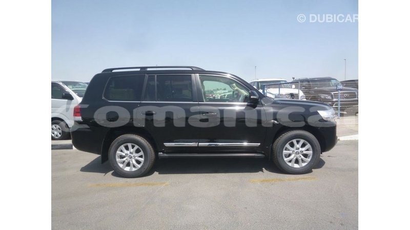 Big with watermark toyota land cruiser dhufar import dubai 3243