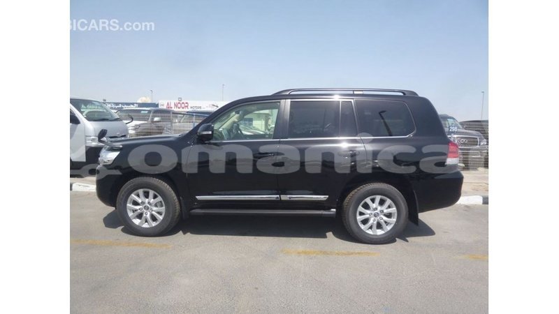 Big with watermark toyota land cruiser dhufar import dubai 3243