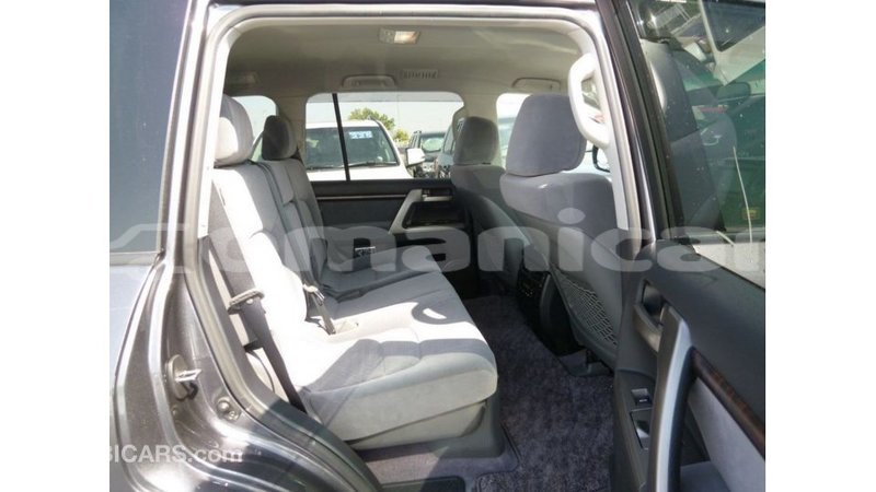 Big with watermark toyota land cruiser dhufar import dubai 3247