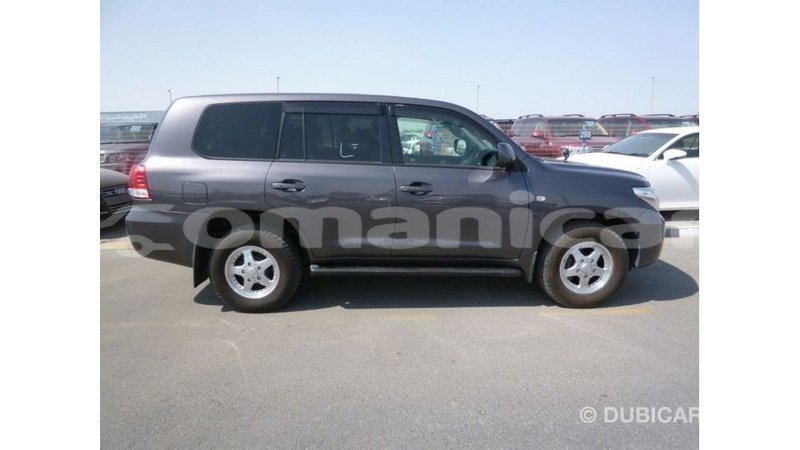 Big with watermark toyota land cruiser dhufar import dubai 3247