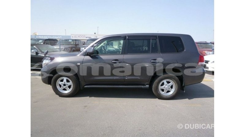 Big with watermark toyota land cruiser dhufar import dubai 3247
