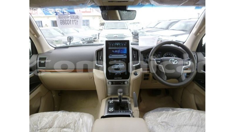 Big with watermark toyota land cruiser dhufar import dubai 3248