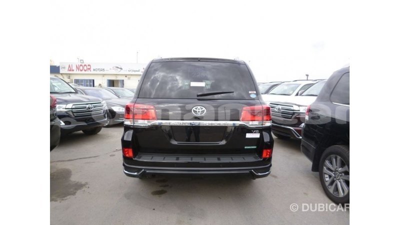 Big with watermark toyota land cruiser dhufar import dubai 3248