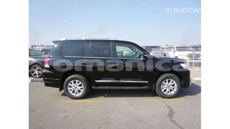 Big with watermark toyota land cruiser dhufar import dubai 3248