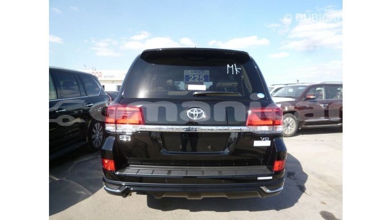 Big with watermark toyota land cruiser dhufar import dubai 3250
